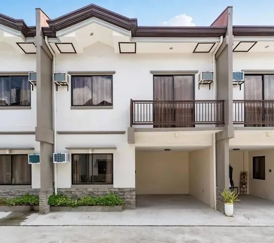 Apartment Entire 3br Furnished House Near Cebu It Park With Parking, Fast Wifi, Netflix And *