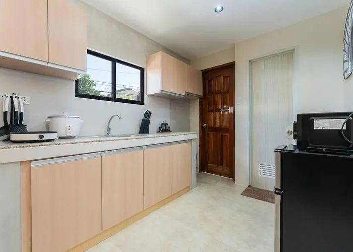 Entire 3br Furnished House Near Cebu It Park With Parking, Fast Wifi, Netflix And Apartment *