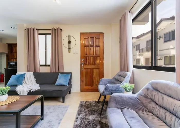Apartment Entire 3br Furnished House Near Cebu It Park With Parking, Fast Wifi, Netflix And *